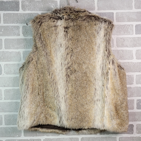 Faux Fur Reversible Vest by Waterproof  Garment Company Women's Size L - Picture 2 of 10